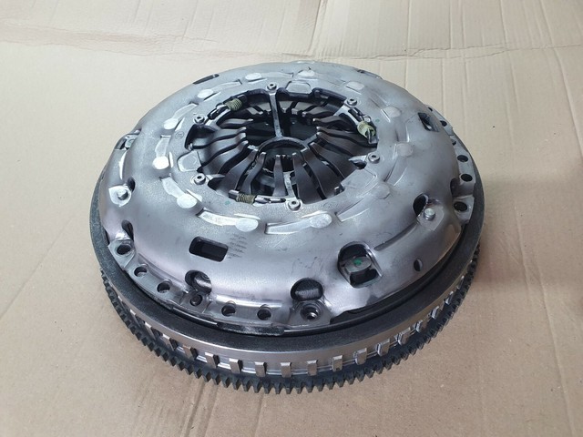 FOR VOLVO V70/S60/S80/XC90 D5 D5244T5 ENGINE CLUTCH KIT AND FLYWHEEL