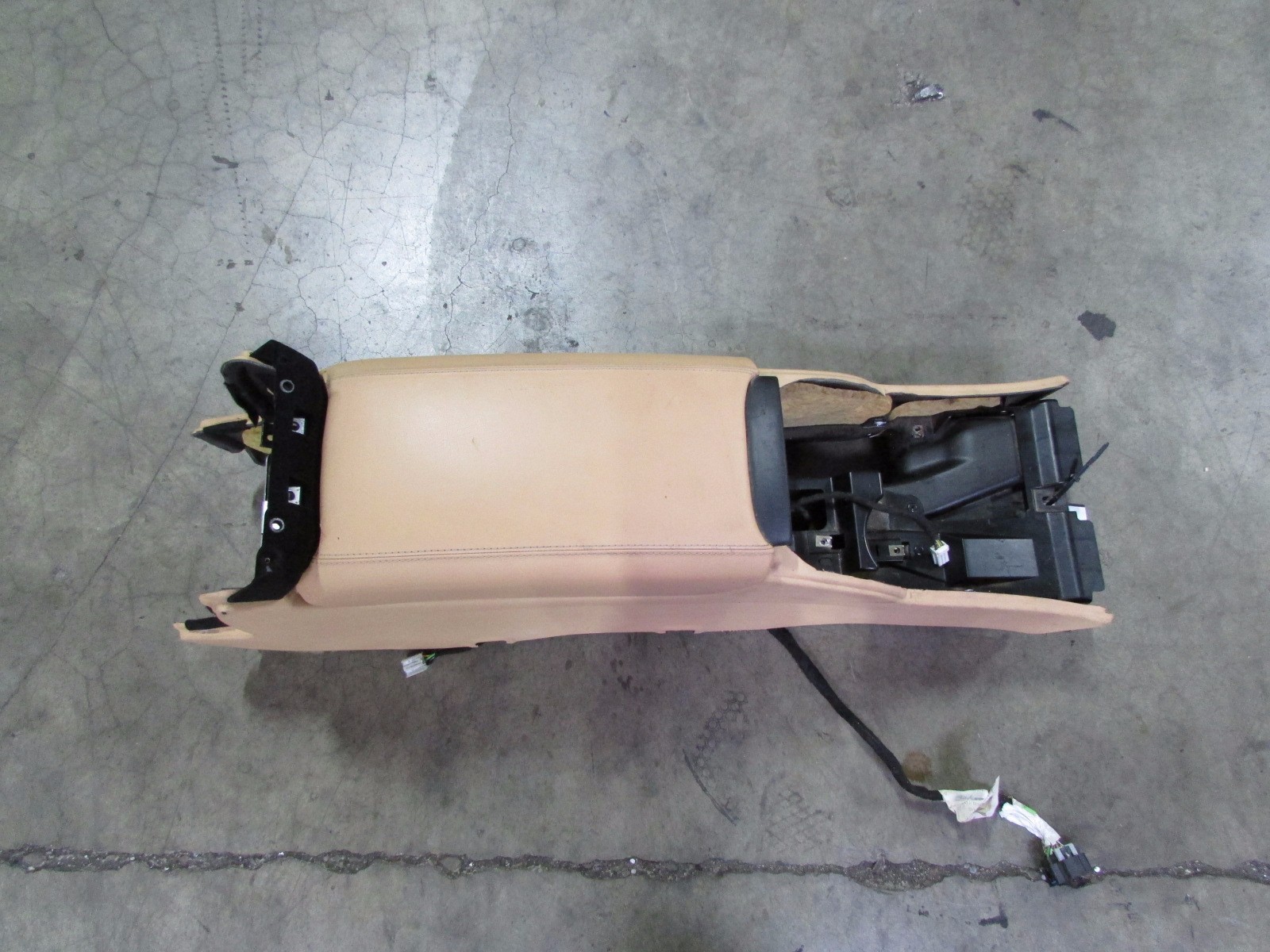 Maserati Quattroporte, Beige Center Console, Without Lid, P/N 981342005