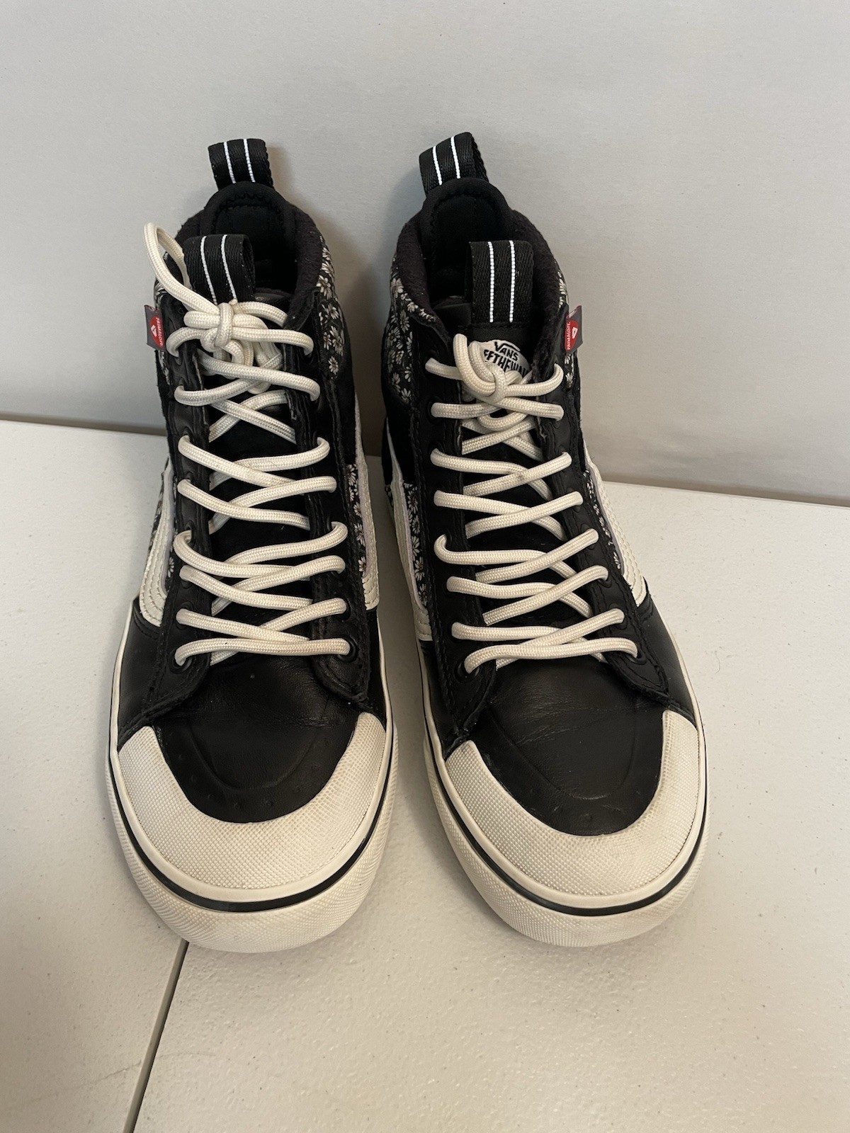 VANS Sk8-Hi MTE Hiking Black White Floral Women  Size 6 High Top Hydroguard 360 thumbnail 2