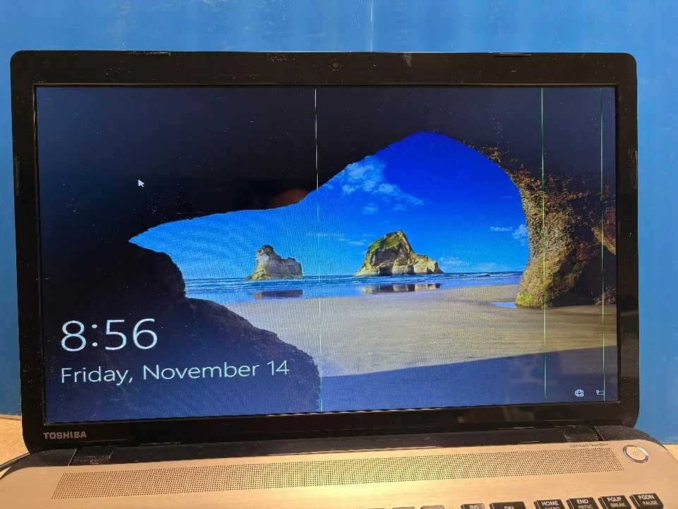 Portátil Toshiba Satellite s75-b7314 Foto 2 de 4