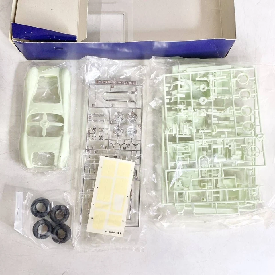 Raro kit modellino in plastica vintage Sunny 1/25 AC Cobra 427 SN-1500 Japan ... - Immagine 3 di 4