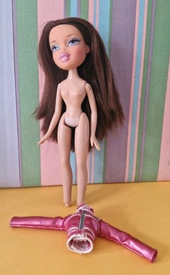 Bratz Play Sportz Dana Puppe Rennfahrer Fahrer 2001 mit rosa Jacke 