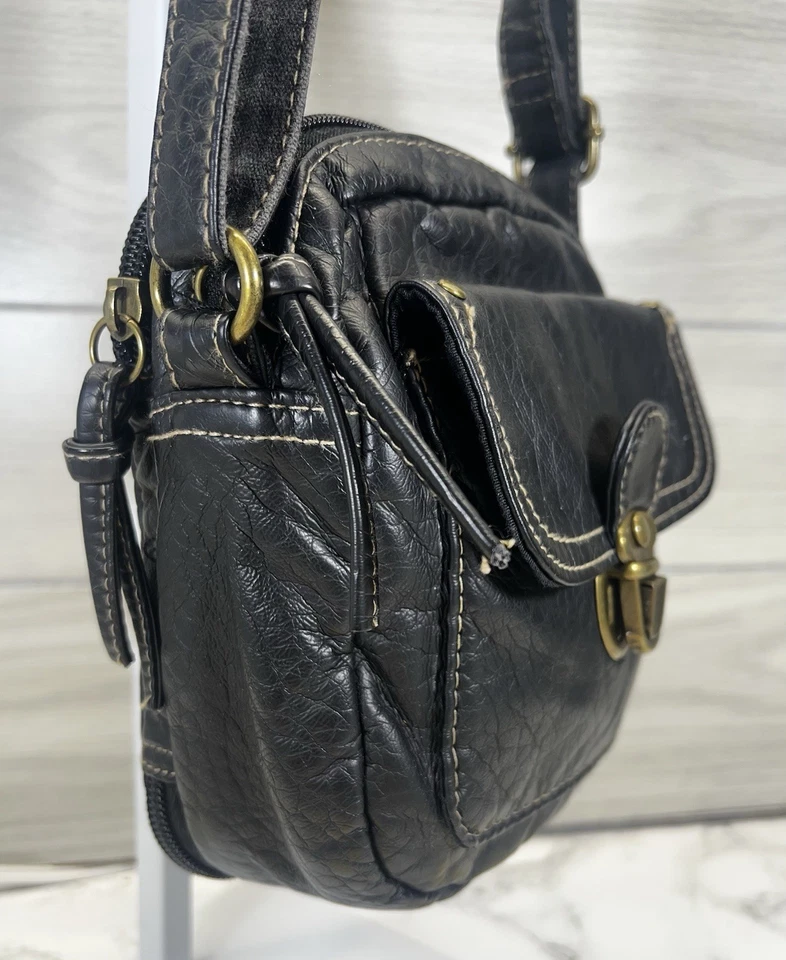 Mochila pequeña negra de imitación de cuero herrajes dorados, 9x9x3,5" Foto 2 de 4