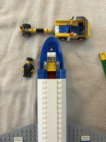 LEGO City: Passenger Plane Airport (3181 - missing 2 mini figures)