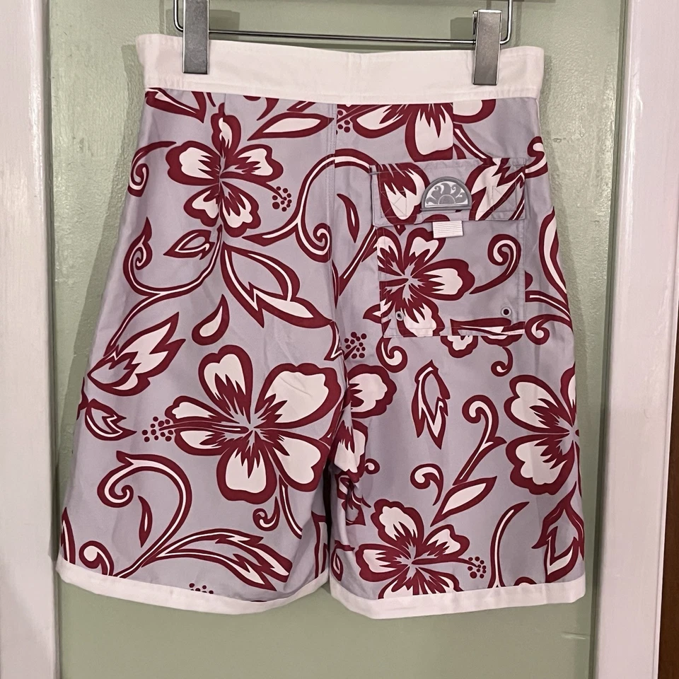 Sundek Men’s XS Gray White Red SK23 Floral Hibiscus Swim Trunks Board Shorts - Image 2 of 4