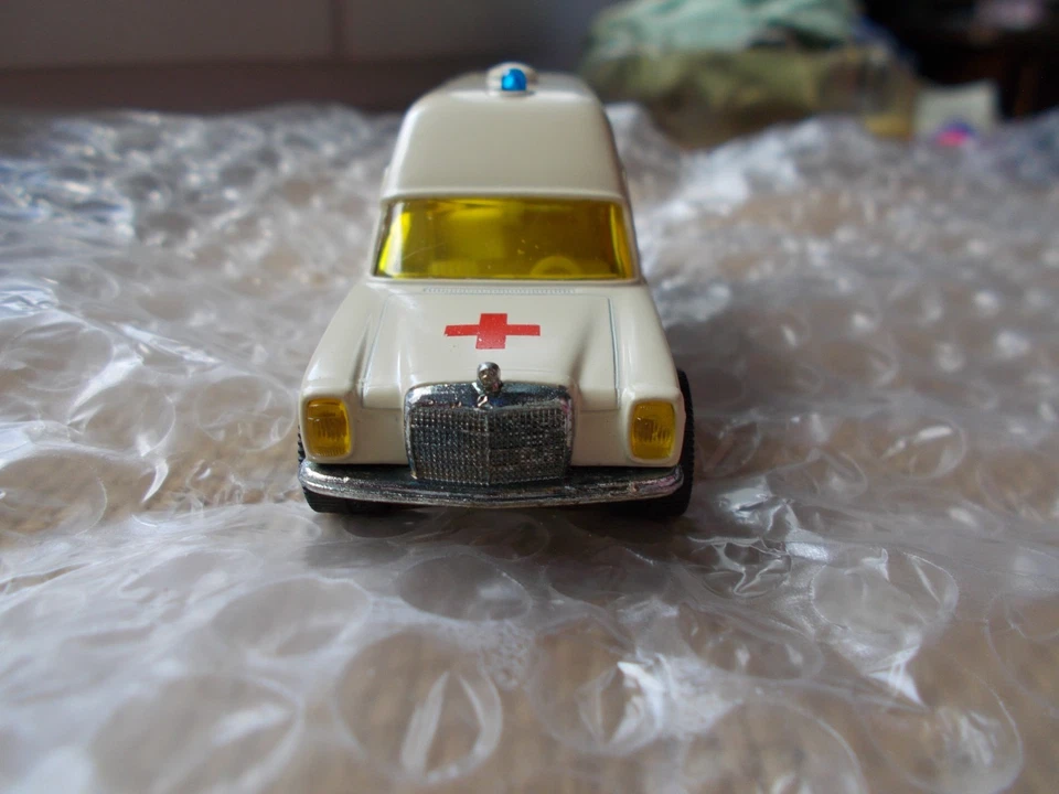 Siku Binz Ambulance Europ L 70er mit OVP - Bild 2 von 4