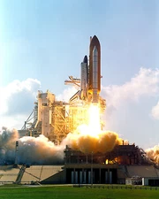 LAUNCH OF SPACE SHUTTLE ATLANTIS ON STS-112 MISSION - 8X10 NASA PHOTO (ZZ-458)