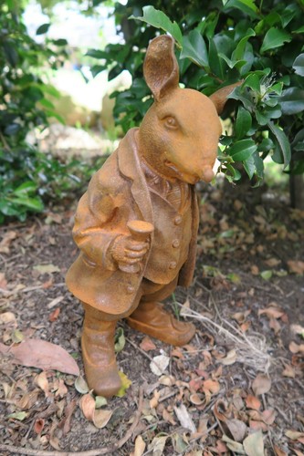 Ratty Rat Wind In The Willows Rat Rusty Cast Iron Garden Statue Small - Picture 2 of 9