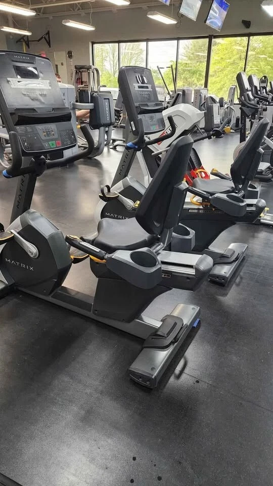 Bicicleta reclinada Matrix Performance con consola LED Foto 4 de 4