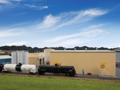 Spur H0 -- Bausatz Chemical Distributor Chemikalien Händler  - 4136 NEU