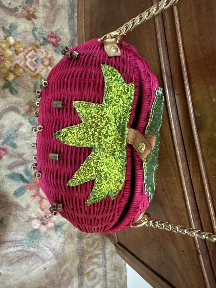 Betsey Johnson Fresa Mimbre Ratán Monedero Verde Brillo Rojo Rosa Baya Foto 3 de 4