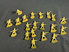 Lot Of 20 Plastic Infantry Toy Soldiers Army Men Tan Lot 4 