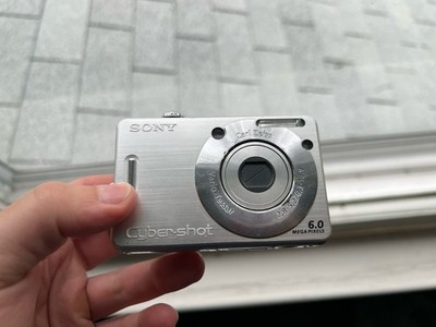 Sony Cyber-shot DSC-W50 6.0MP Digital Camera - Silver