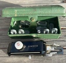 Vintage Singer Buttonholer – Model W 654321 N –With Case 10 Templates READ