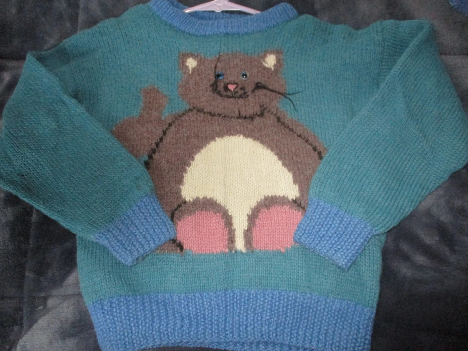 Suéter Pullover Azul KUMPI Vintage Años 80. Hecho a mano en Bolivia. S (7-8) Foto 4 de 4