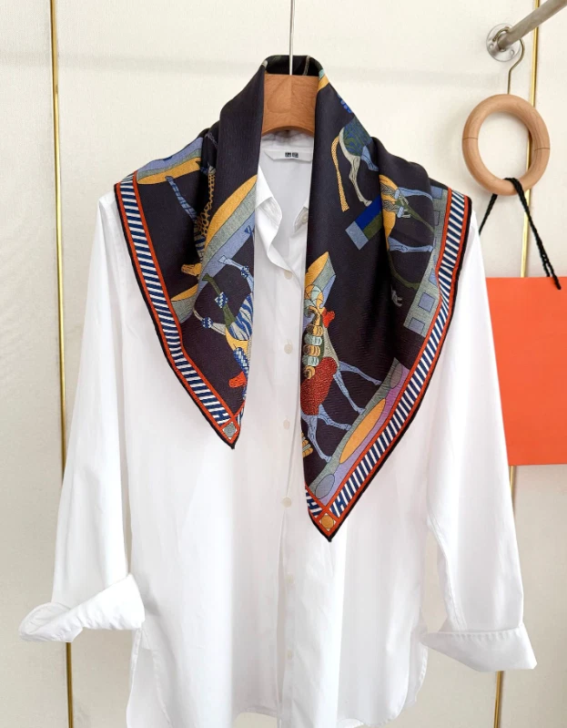 70% Cashmere 30% Silk 2 Face Solid color horse Print Scarf Shawl Wrap 65X65cm  - Image 2 of 4