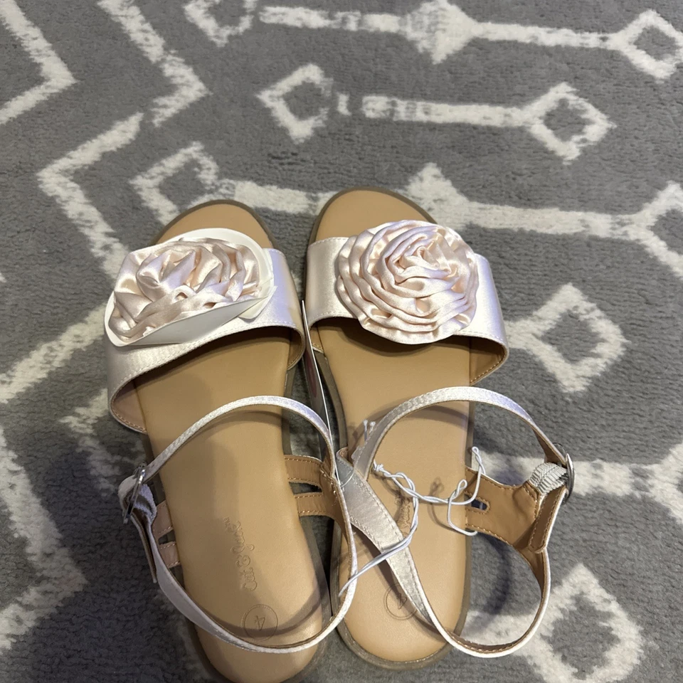 Sandalias con hebilla Teresa Cat & Jack para niñas pequeñas - marfil talla 4 nuevas con etiquetas Foto 3 de 4