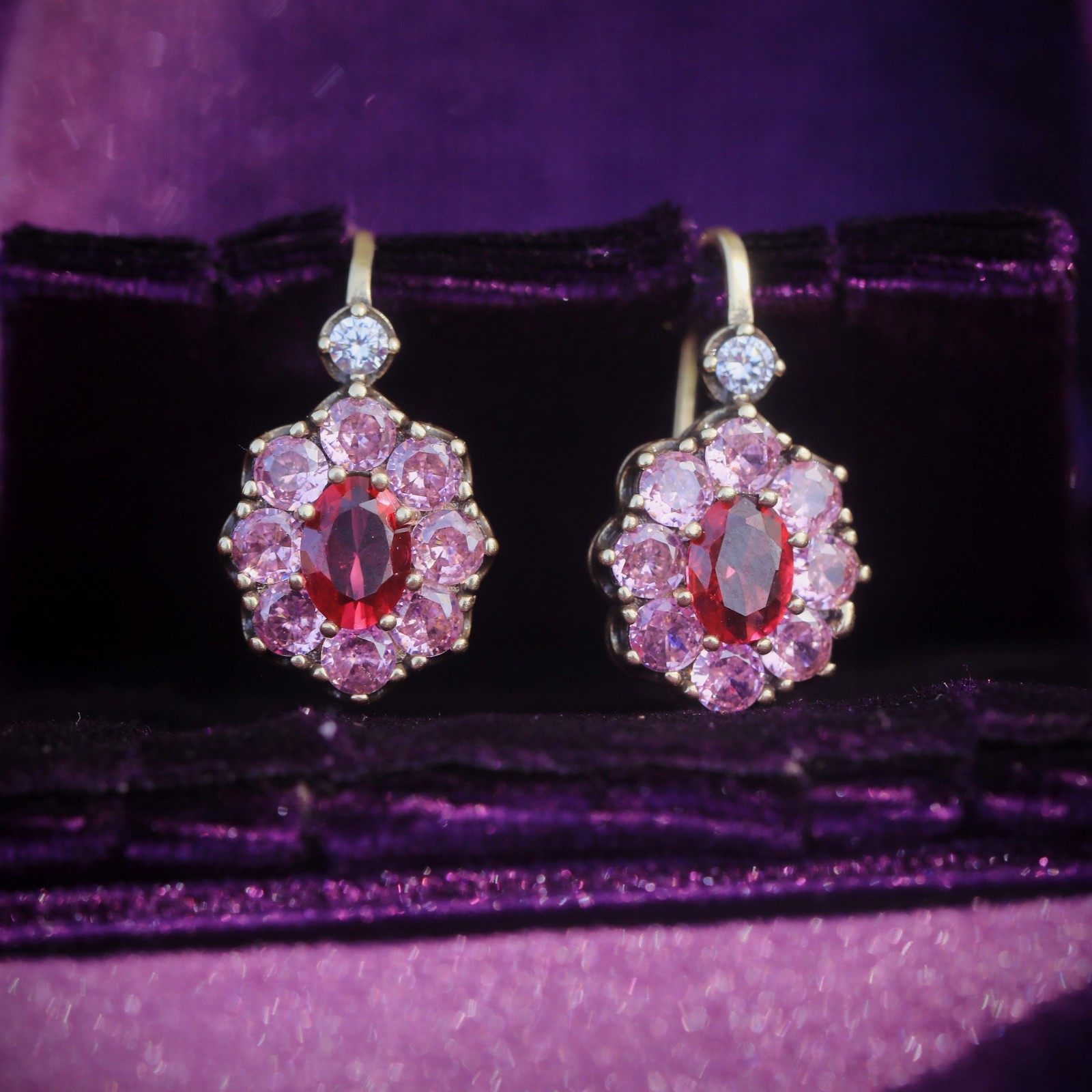 Boucles d'oreilles Dormeuses Floral CZ Rose et bijoux rétro style Belle Époque