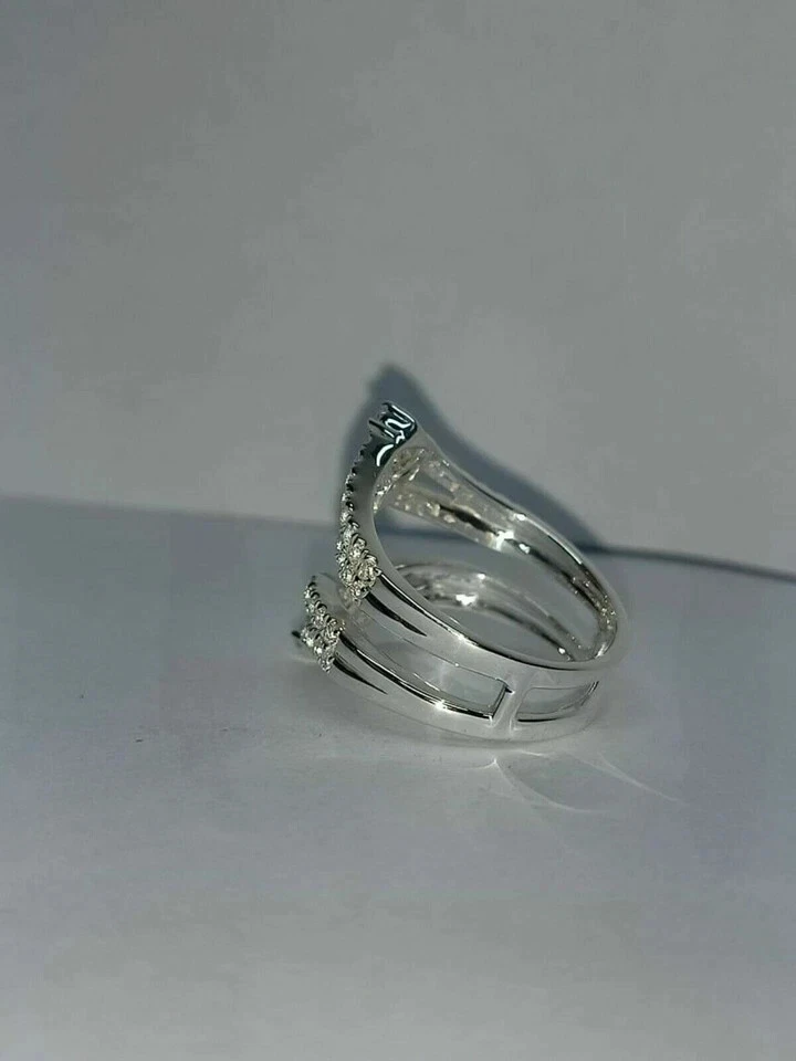 Anillo de boda potenciador chaqueta envolvente de diamantes creado en laboratorio de 2 quilates enchapado en oro blanco de 14 quilates Foto 4 de 4