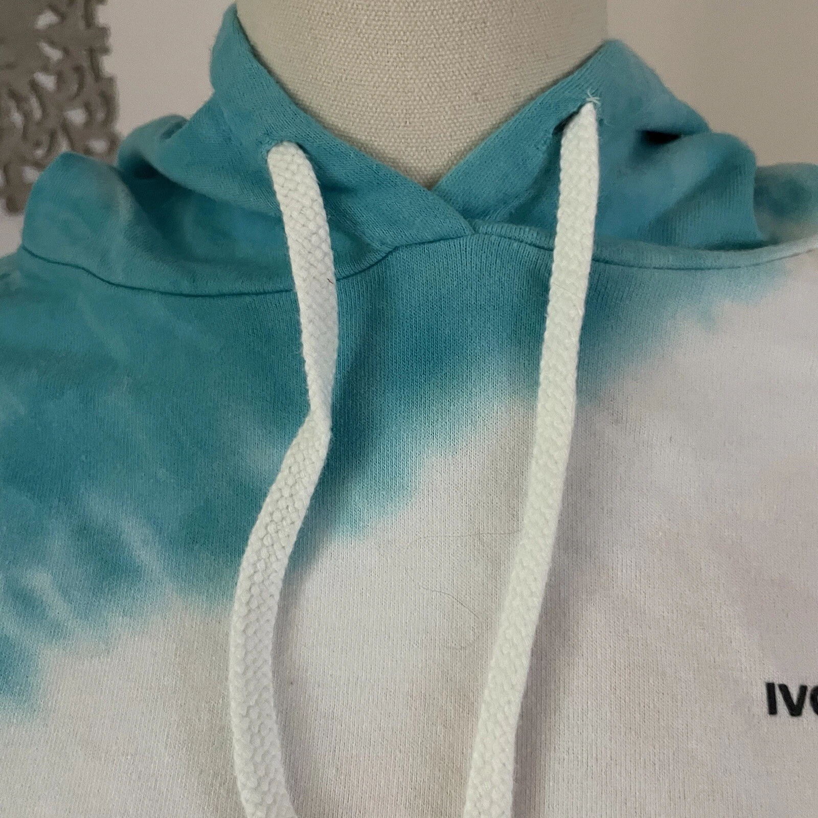 OFF WHITE Felpa con cappuccio tagliata avorio ella verde acqua e cravatta bianca tinta taglia small