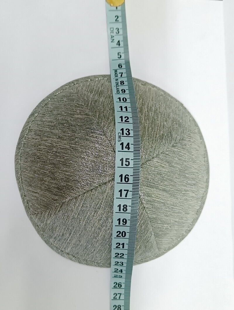 Kippah Rotonda Lavorata A Maglia – Alta Qualità, Colore Grigio, Diametro 15 Cm, Lavabile