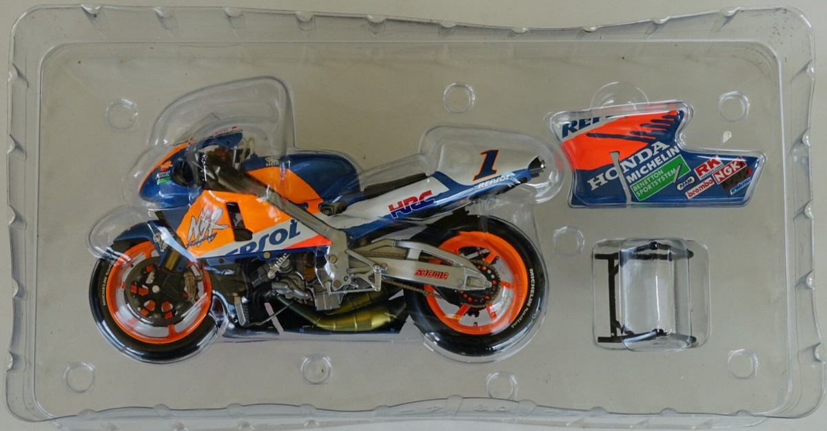 ミニカー MINICHAMPS 1:12 HONDA NSR 500 2002 Minichamps 1:12 Jurgen van den Goorbergh Honda NSR 500 #17