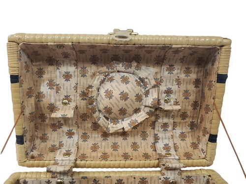 Wicker Sewing Basket 11 x 7 x 6.5 Inch Fabric Lined Hinged Lid With Handle - Picture 6 of 11