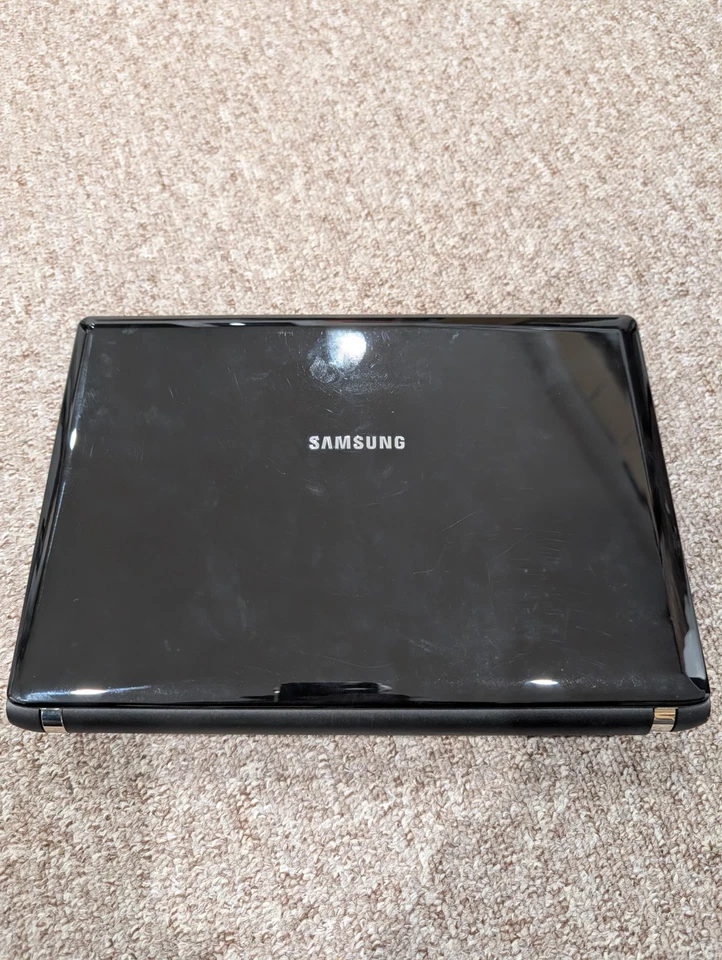 Samsung NC10 Netbook With Box and Sleeve - Image 3 of 4