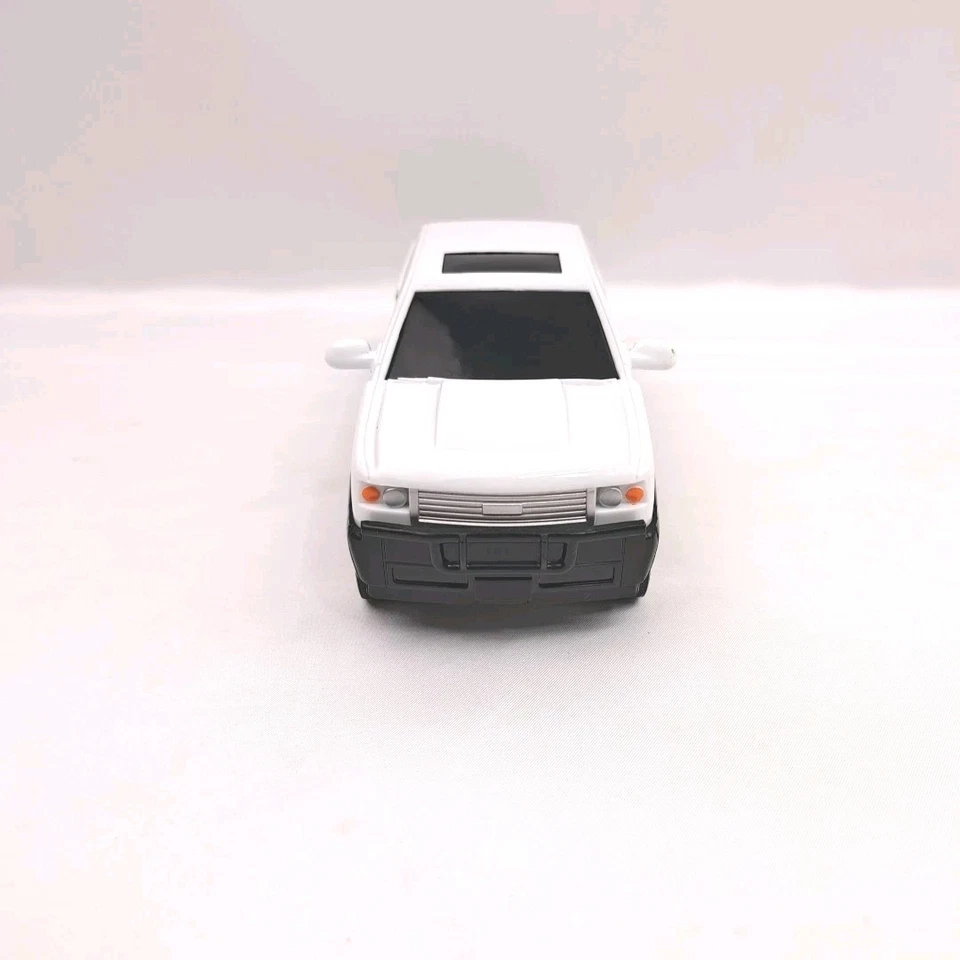 Ertl Diecast John Deere White Pickup Truck 8” Length - Image 3 of 4