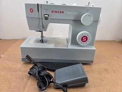 Singer 4423 Heavy Duty Sewing Machine With Pedal  & Manual - TESTED