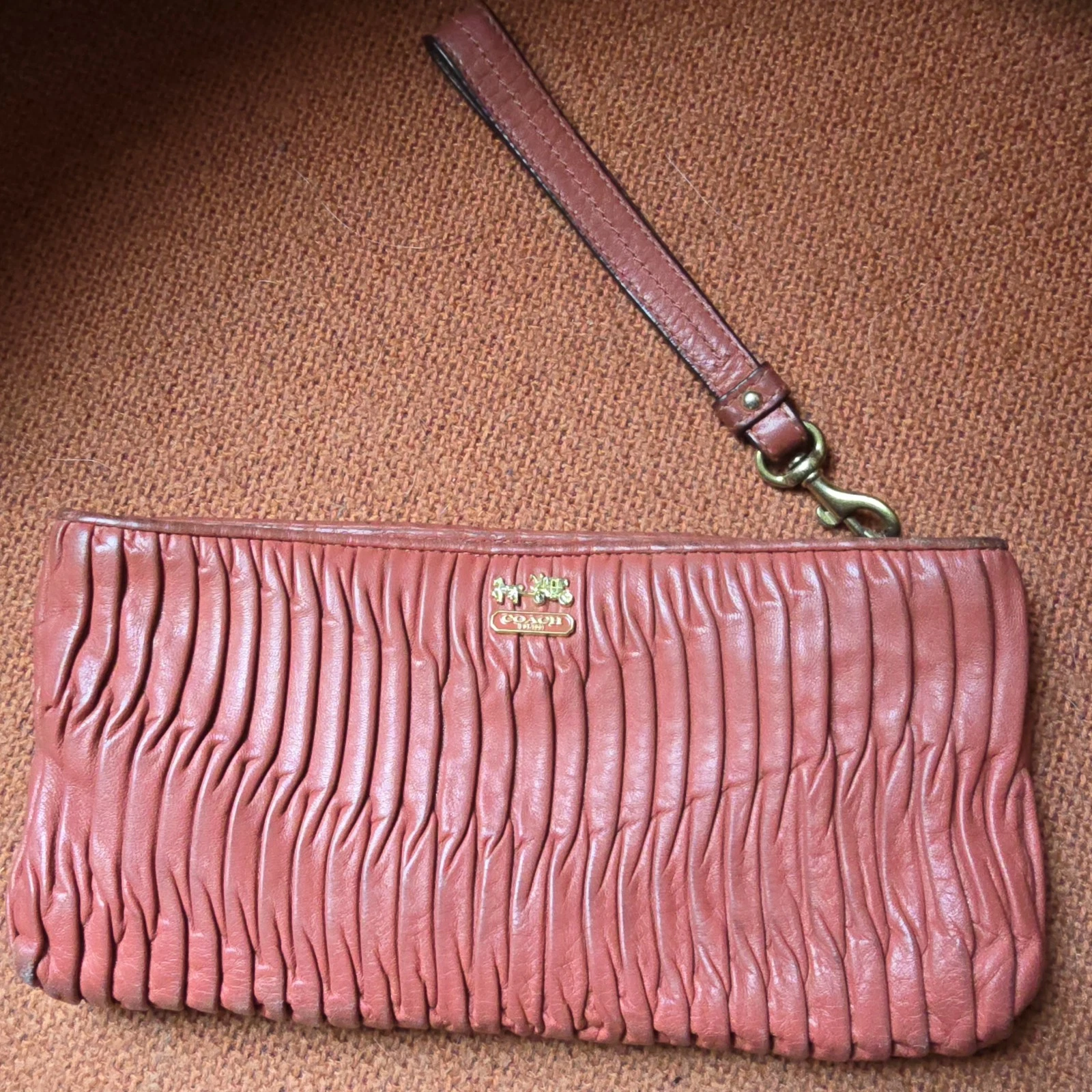 Coach Madison Pochette in pelle raccolta grande da polso con cinturino da polso