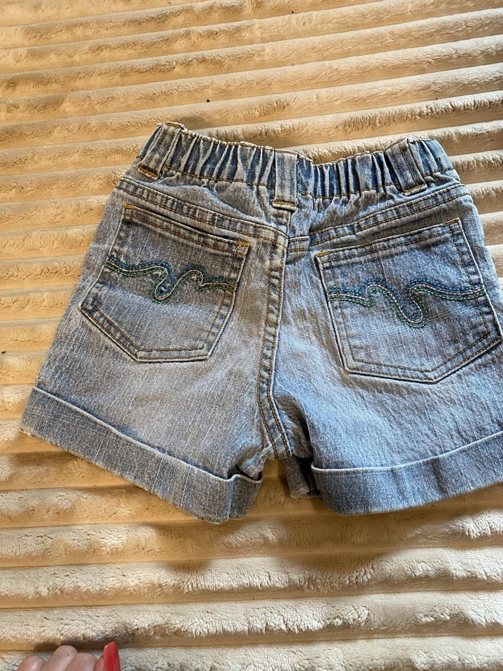 Pantalones cortos vaqueros vintage Mary-Kate y Ashley con detalle de botones talla Foto 2 de 3