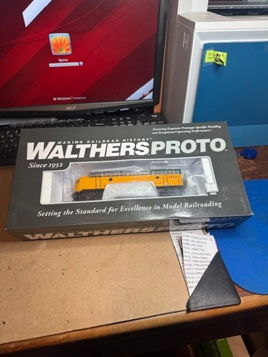 Walthers Proto HO 920-40694 CNW EMD F7A Loco #4072C -DCC/Tsunami Sound | Condition: Used