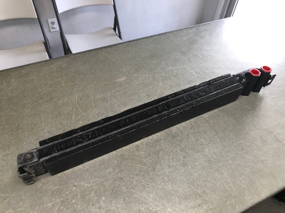 Enfriador de aceite de motor original BMW 1988 E32 730i 735i OEM 17201712015 Foto 2 de 4