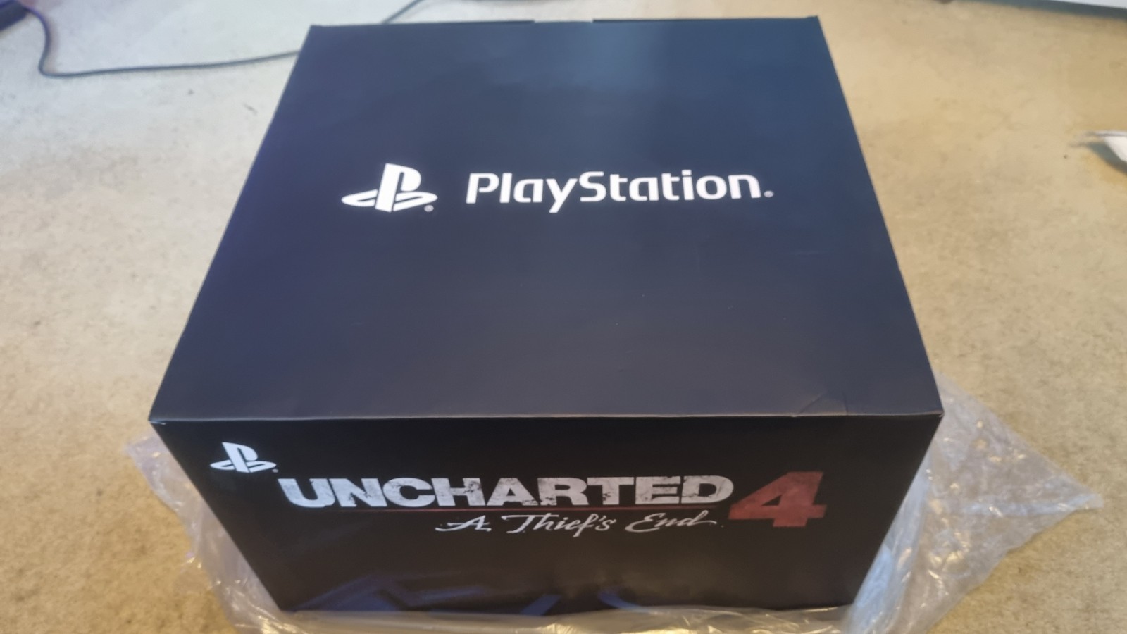 Estatua de Nathan Drake y Enemy Naughty Dog Uncharted 4. PS coleccionables NUEVO Y RARO