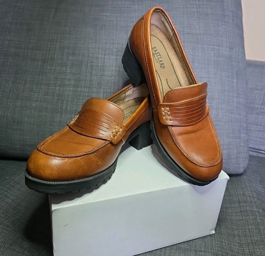 SAOLA Scarpe Eastland Newbury in pelle da donna taglia 8 M mocassino suola tacco grosso marrone