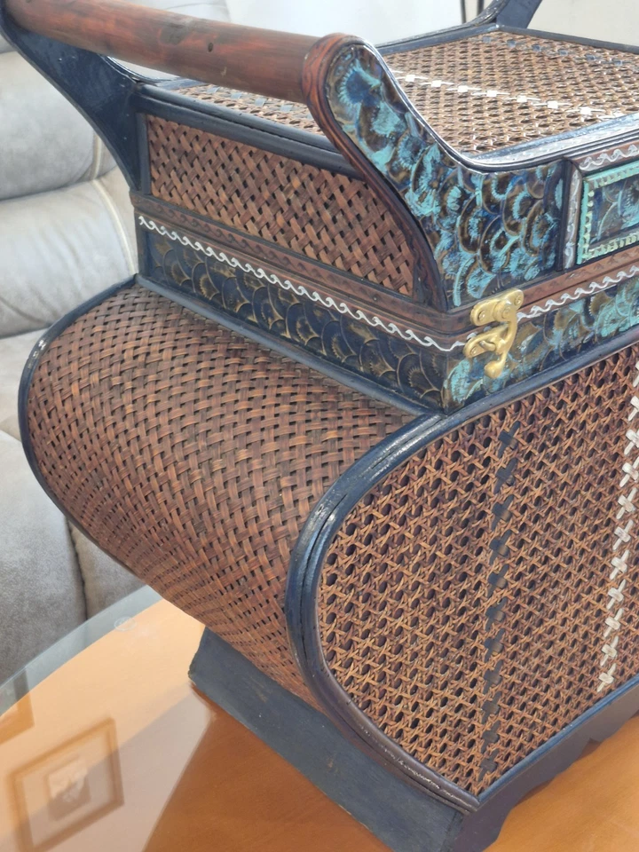 Cofre de almacenamiento vintage de bambú y ratán con cajón de trabajo de metal Foto 4 de 4