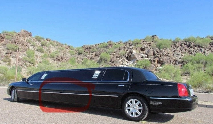 Lincoln Town Car Kristal Enterprise Limusina LH Lado del Conductor Moldura Inferior Negra Foto 2 de 4