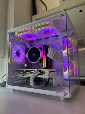 Custom Gaming-PC   Unicad Build mit RGB  