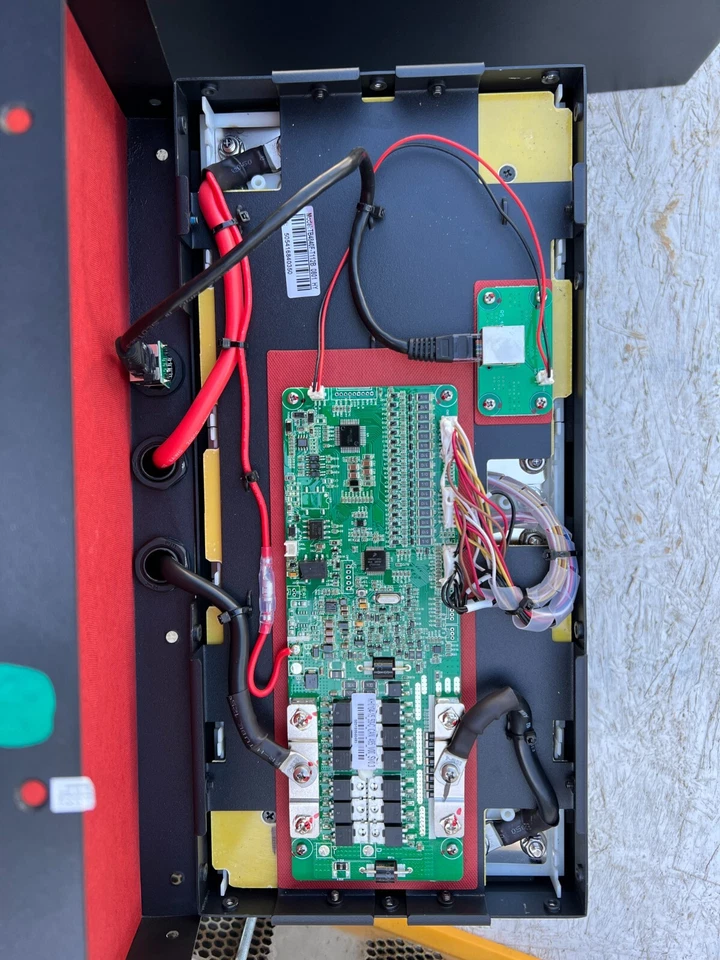 Batería de litio 48V 40Ah LiFePO4, 1920Wh, para PediCab, RV, solar, carro de golf, etc. Foto 4 de 4