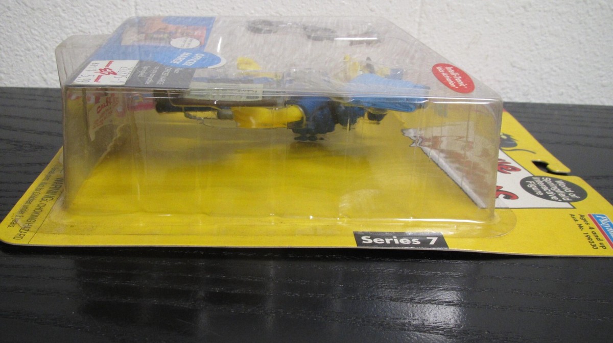 Playmates Toys The Simpsons Series 7: Officer Marge Action
