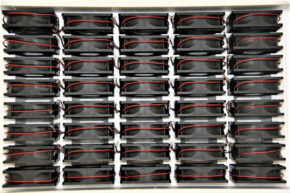 Nidec Beta  Fan TA300DC 24V 0.09A M33415-16G Fan 80mmX80mmX25m PC Repair - Image 2 of 2