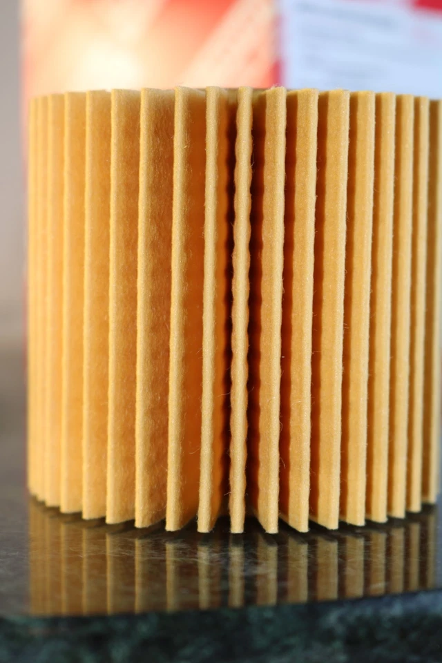 FILTRO DE ACEITE DE FÁBRICA LEXUS 2007-2023 ES350 (04152-YZZA1) Foto 2 de 4