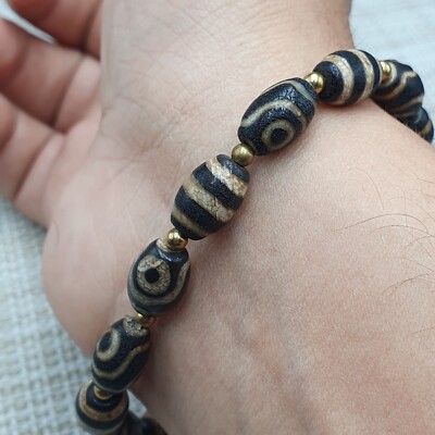 Vintage Tibetan 2 Eyes & 3 Stripe Pattern Agate Beaded bracelet