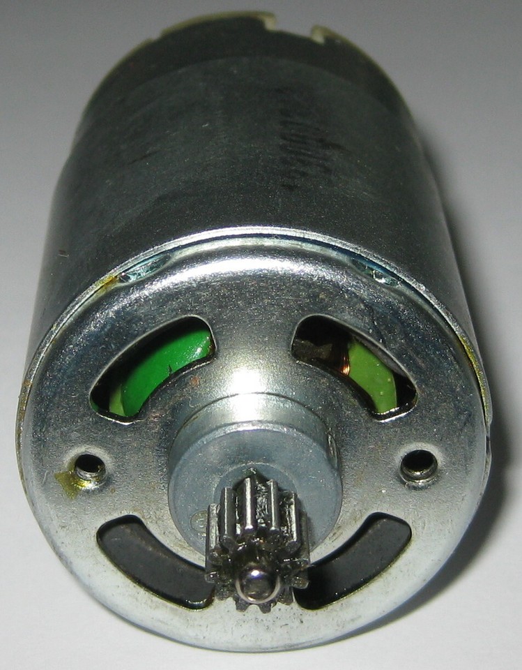24V DC Electric Motor - 1800 RPM, High Torque, Slow Speed, Reversible, With Cable & Connector, Knurled Shaft