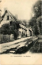 Old postcard Lyons-la-FORET - Les Moulins (182022)