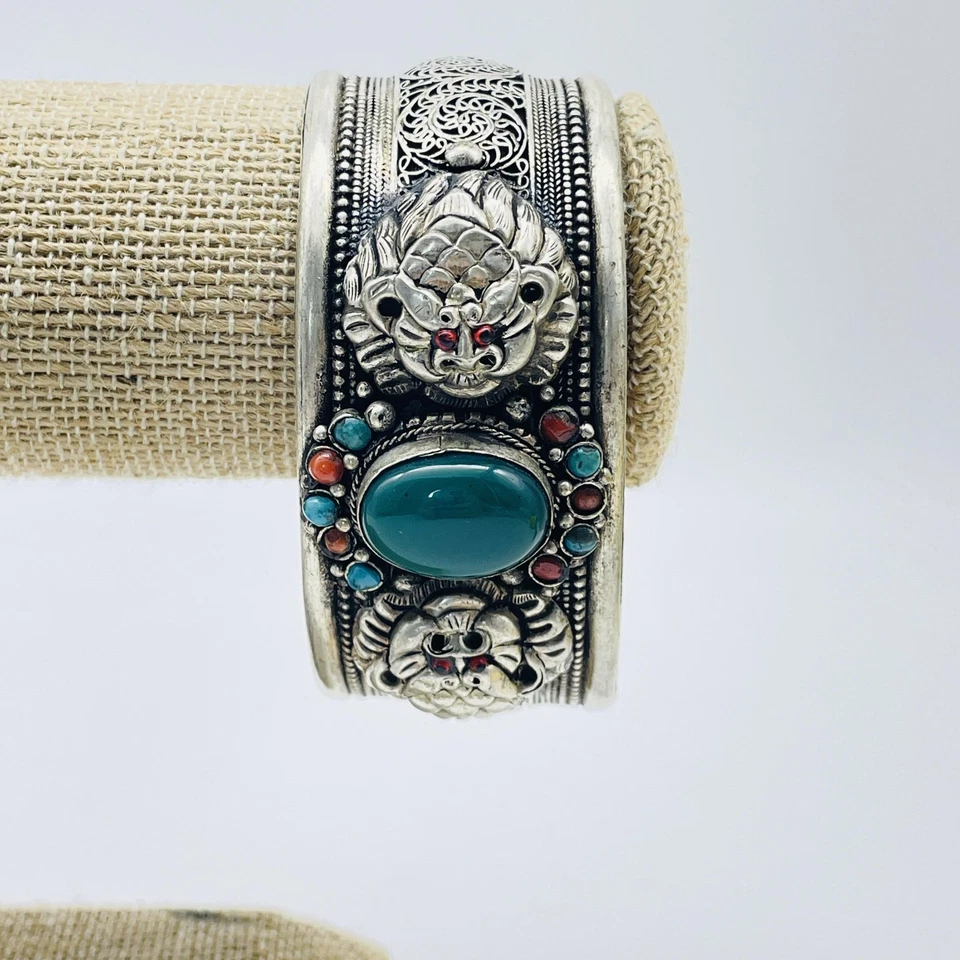 Brazalete Brazalete Vintage Plata Tibetano Cuentas Rojo Verde Azulado Filigrana Cabeza de León Foto 4 de 4