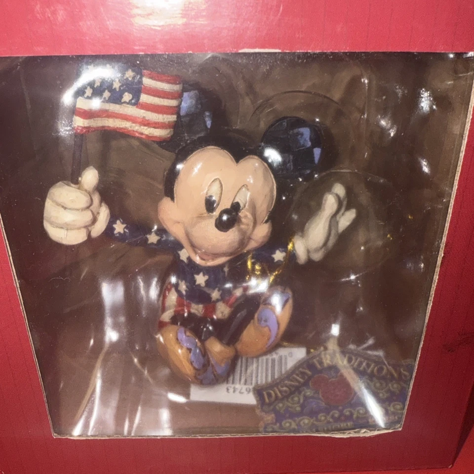 Nuevas figuras patrióticas de Mickey y Minnie Mouse de Jim Shore de Disney Traditions EE. UU. Foto 2 de 4