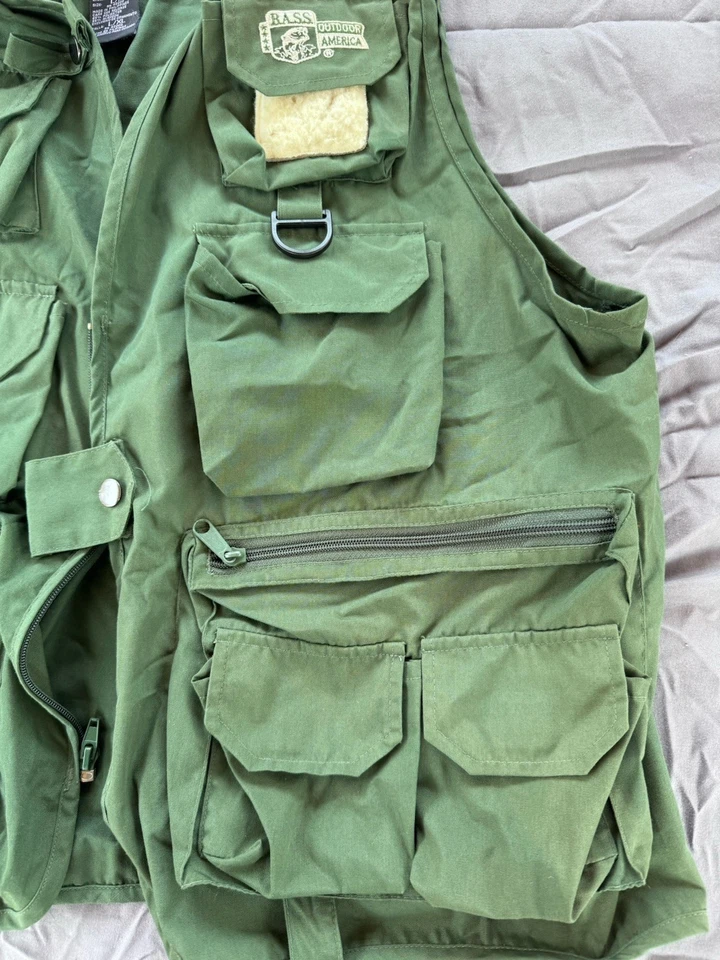 Vintage BASS Outdoor America Fishing Vest L/XL GreenPockets Utility Fishing Vest - Image 4 of 4