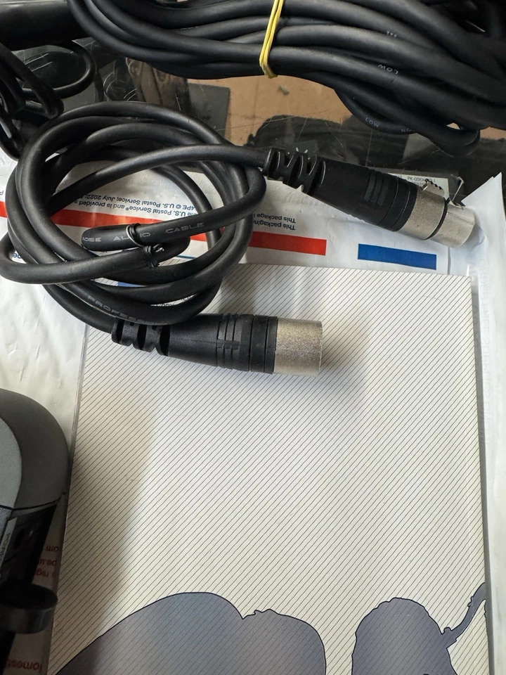 Shure Beta58A Wireless Handheld Mic w/ PGX4 Receiver – X8 Frequency (Pro Audio) - Image 4 of 4